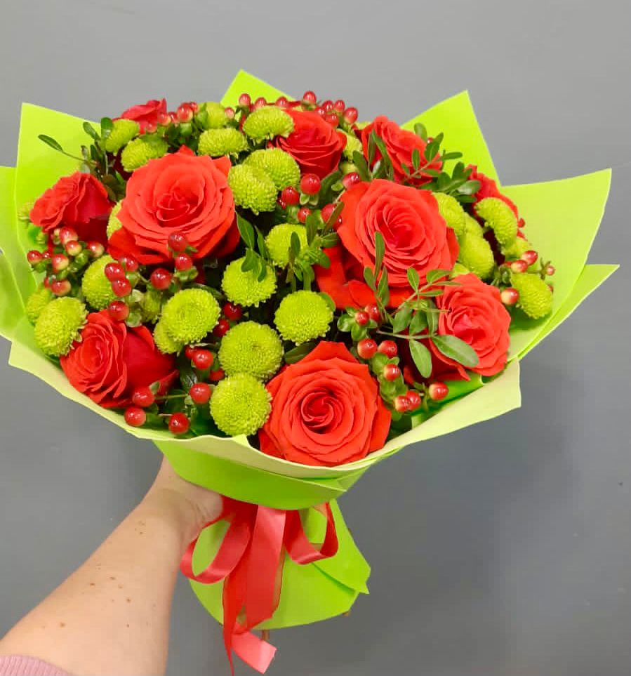 Букет цветов из: Хризантемы и Розы в Новокасторное