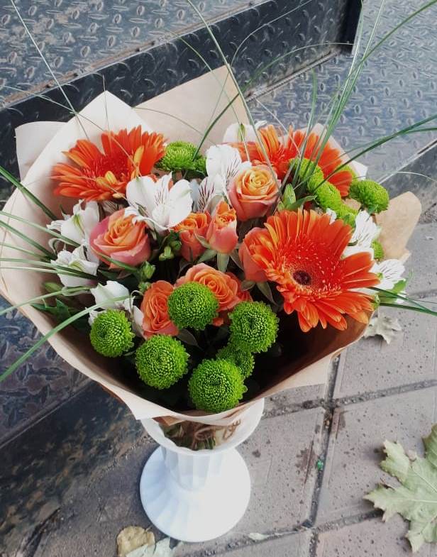 Букет цветов из: Герберы, Хризантемы, Альстромерии и Розы в Новокасторное