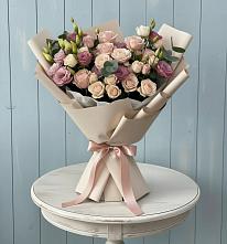 Букет цветов из:  Розы и Лизиантусы в Новокасторное