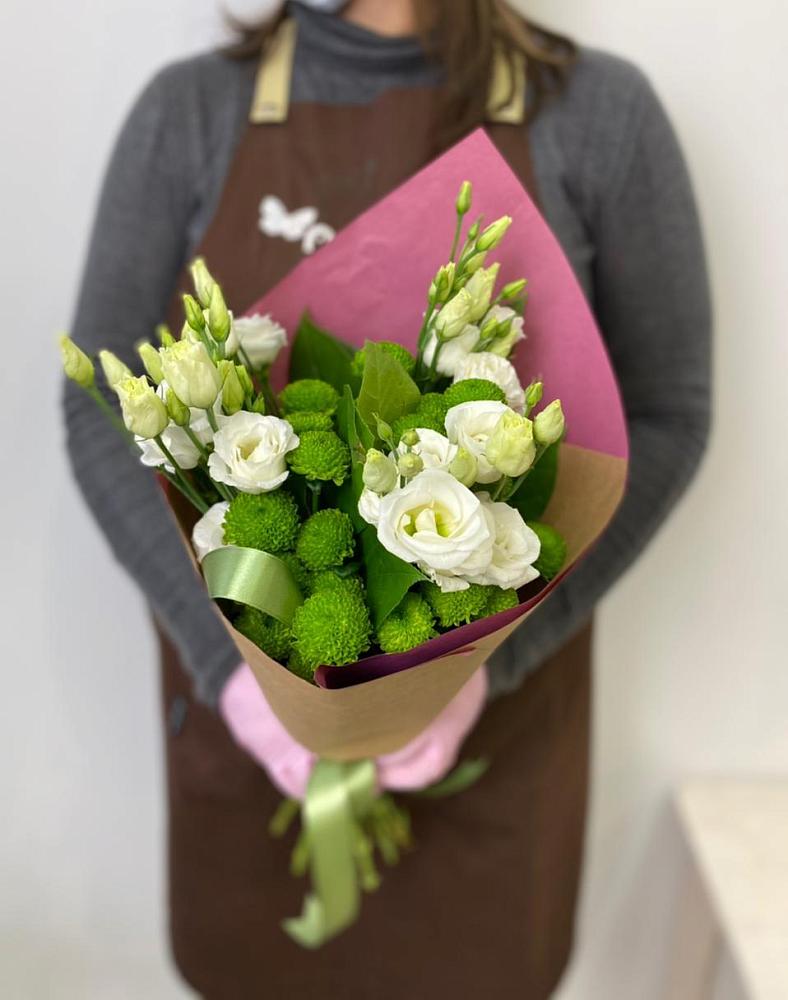 Букет цветов из: Хризантемы и Лизиантусы в Новокасторное