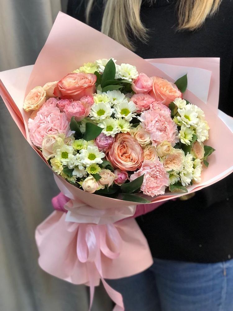 Букет цветов из: Гвоздики, Розы и Хризантемы в Новокасторное