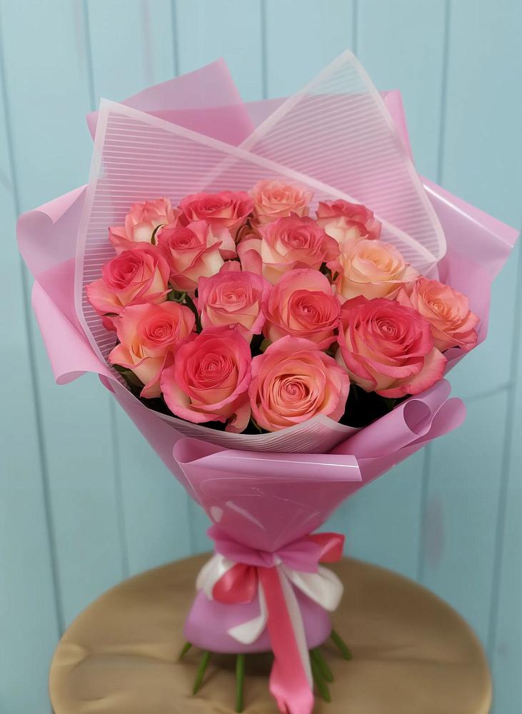 Букет 15 Розовых роз Равель в Новокасторное