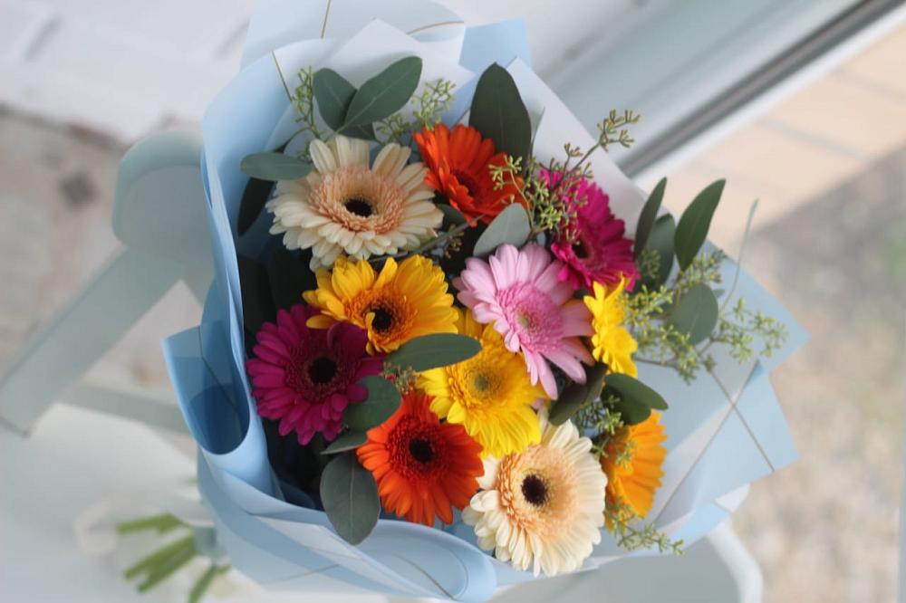 Букет цветов из: Герберы в Новокасторное