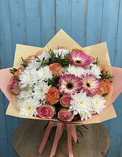 Букет цветов из:  Розы, Герберы и Хризантемы в Новокасторное