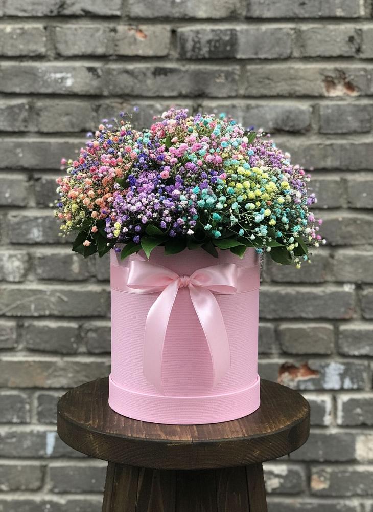 Цветочная композиция из Гипсофила и Розы в шляпной коробке в Новокасторное