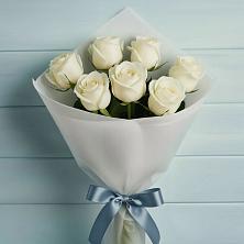 Букет 7 Белых роз Эдлесс Лав в Новокасторное