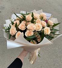 Букет Кремовые розы Латте в Новокасторное