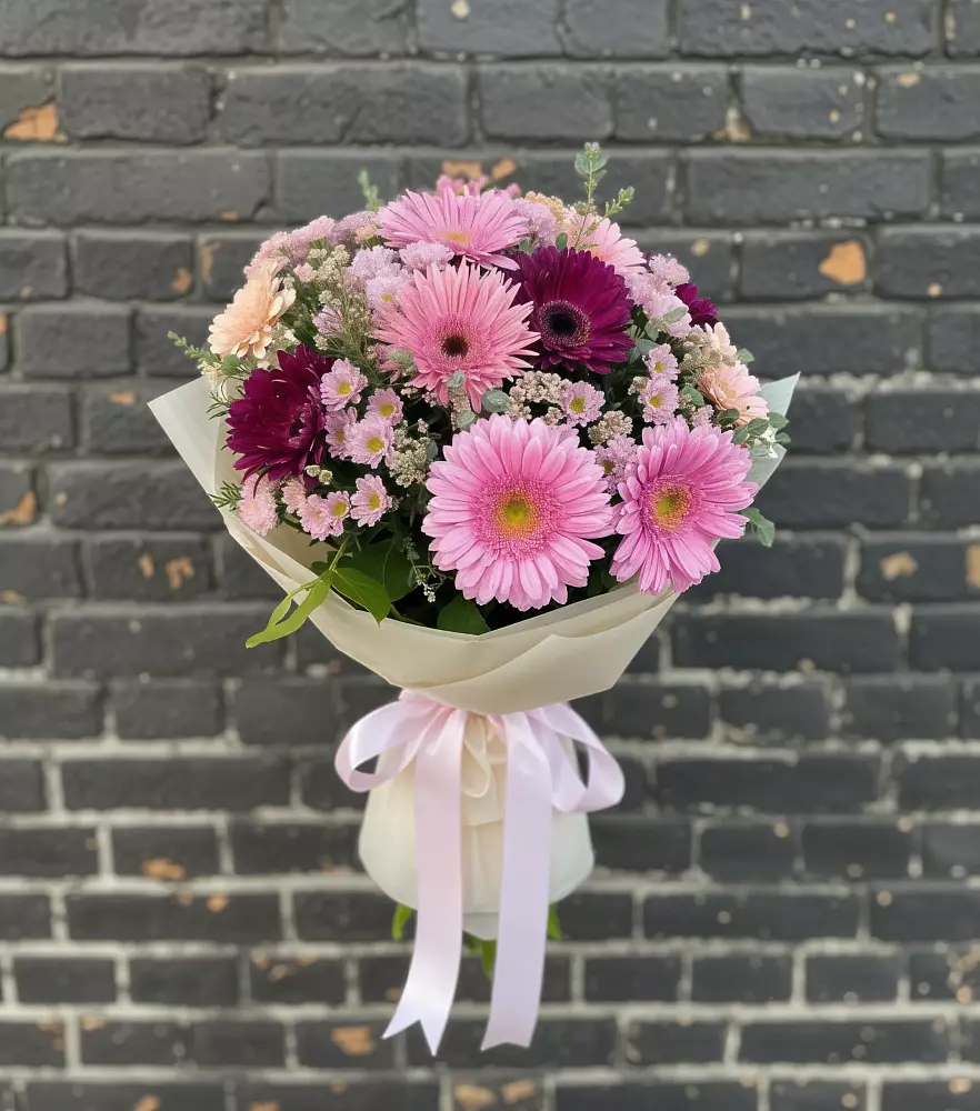 Букет цветов из: Герберы и Хризантемы в Новокасторное