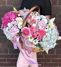Композиция солнечный день в Новокасторное Цветочная композиция из Розы, Хризантемы, Пионы и Лизиантусы в корзине в Новокасторное