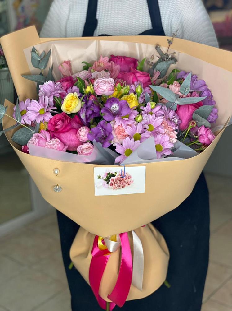 Букет цветов из: Хризантемы, Гвоздики и Альстромерии в Новокасторное