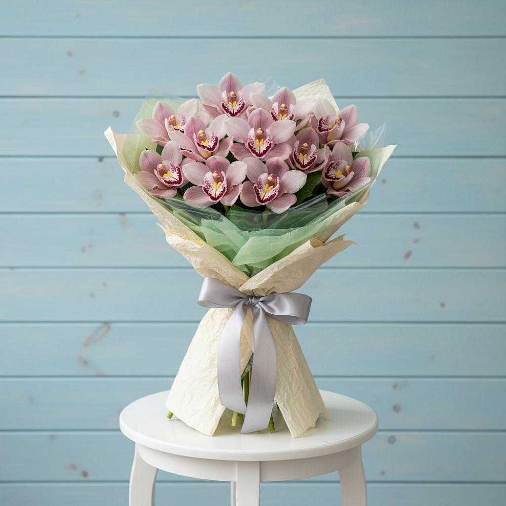 Букет цветов из: Орхидеи и Розы в Новокасторное