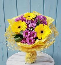 Букет цветов из:  Хризантемы и Герберы в Новокасторное
