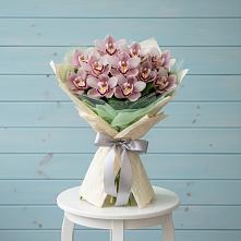 Букет цветов из:  Орхидеи и Розы в Новокасторное