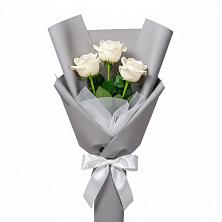 Букет 3 белые розы в Новокасторное