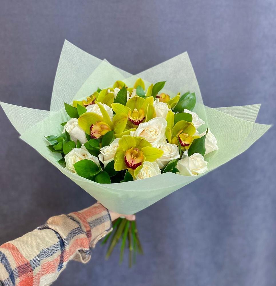 Букет цветов из: Орхидеи и Розы в Новокасторное