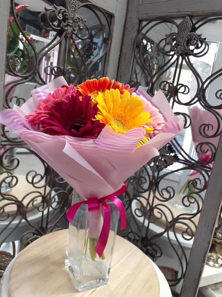 Букет цветов из: Герберы в Новокасторное