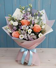 Букет цветов из:  Лизиантусы, Розы, Альстромерии и Гипсофила #REPLACE_PRED# Новокасторное