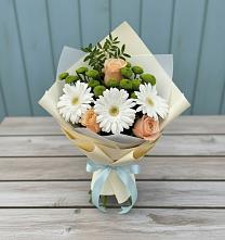 Букет цветов из:  Герберы, Розы и Хризантемы в Новокасторное