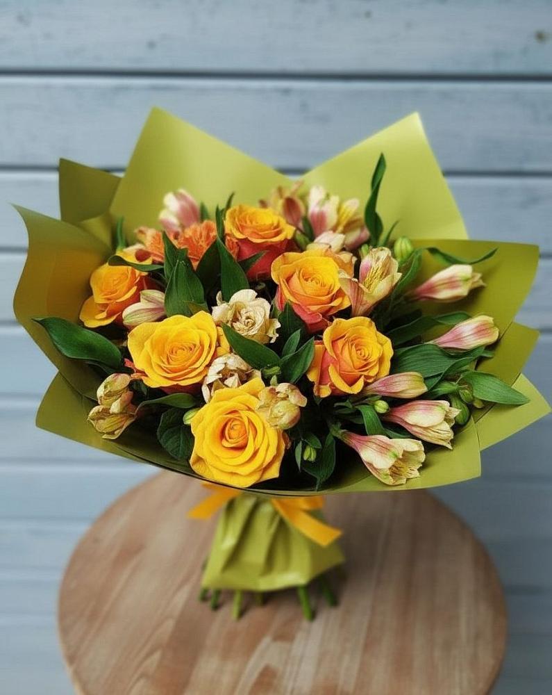 Букет цветов из: Альстромерии и Розы в Новокасторное