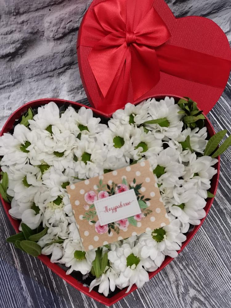 Цветочная композиция из Хризантемы в виде сердца в Новокасторное