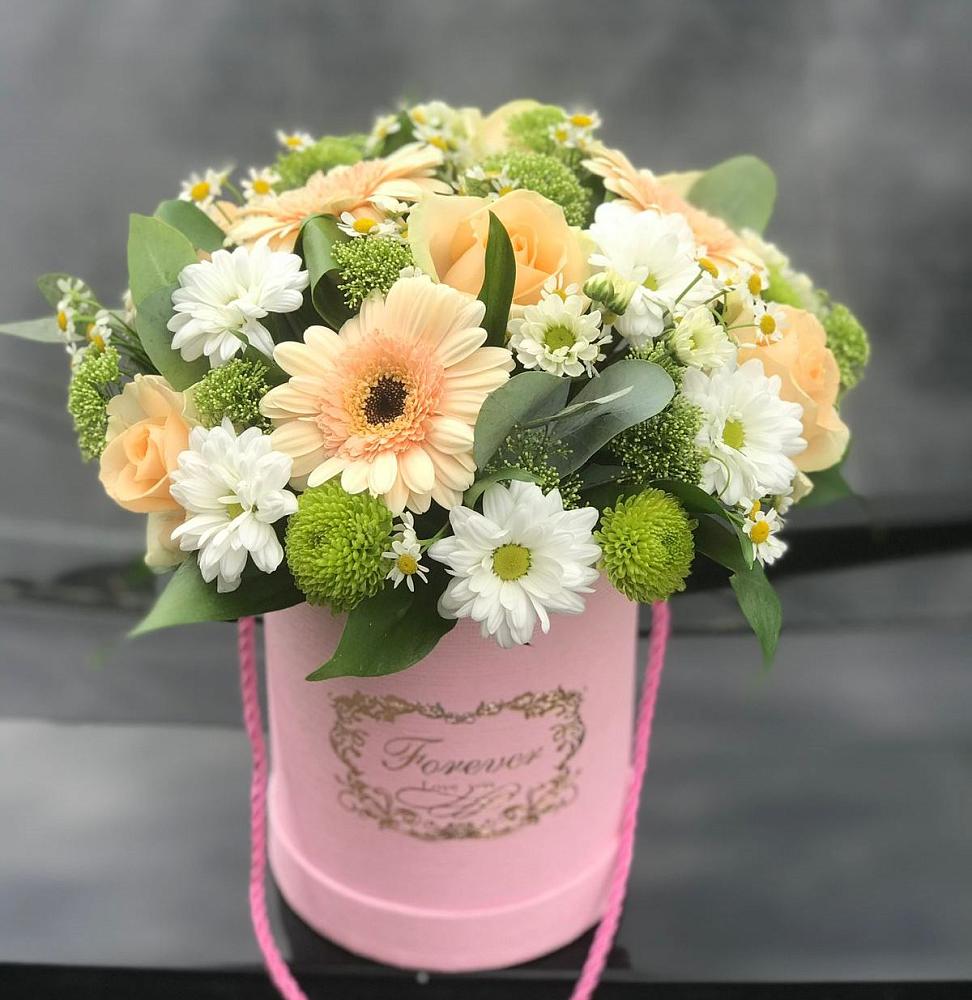 Цветочная композиция из Розы, Герберы и Хризантемы в шляпной коробке в Новокасторное