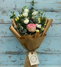 Букет цветов из:  Розы и Лизиантусы в Новокасторное